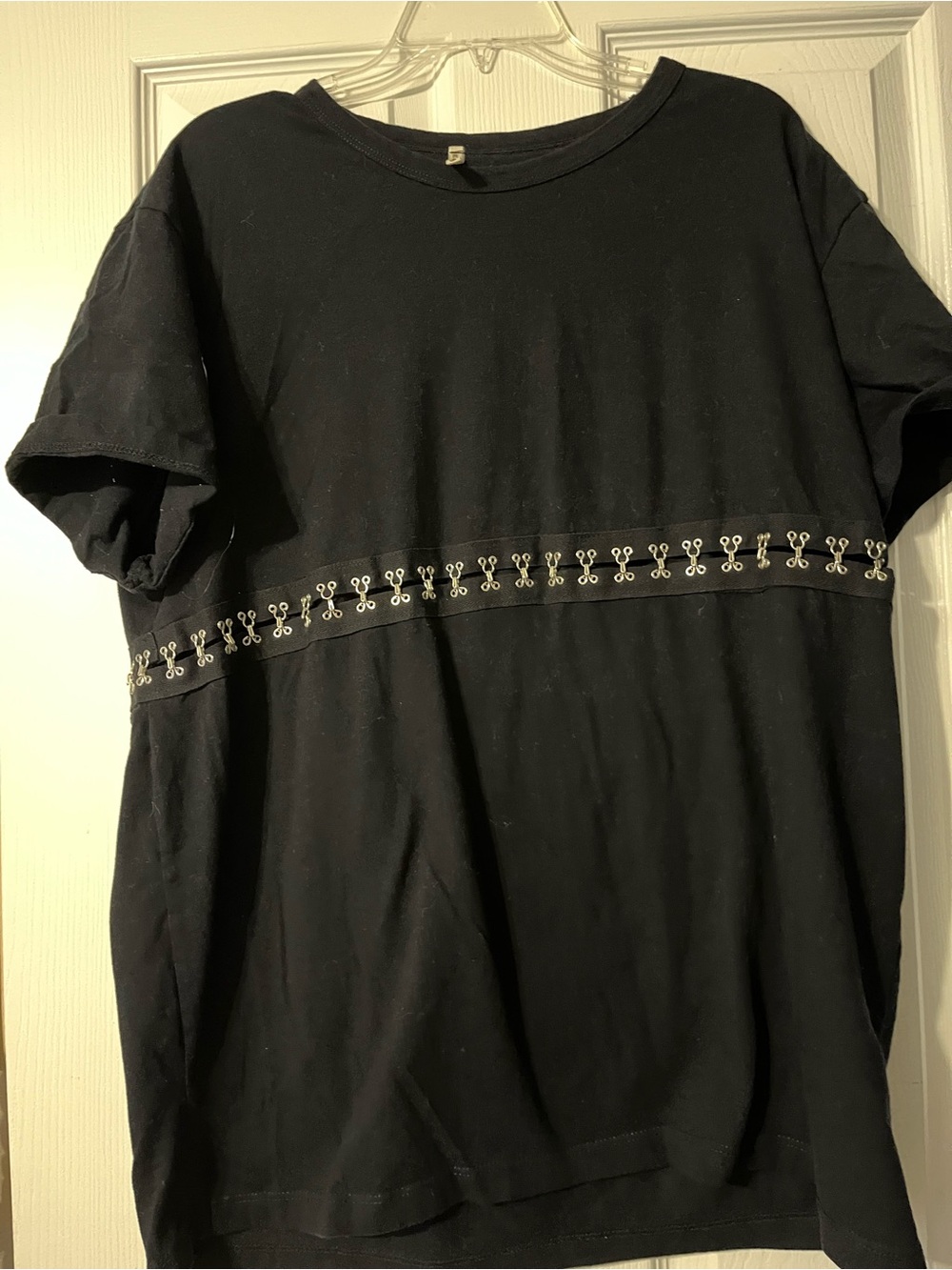 Women’s black Short Sleeve Tee with Decorative Hook Trim